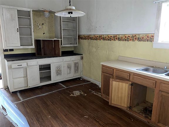 4th image of 360 3rd St