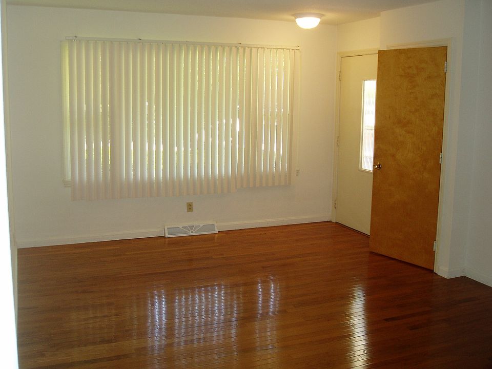 2nd image of 1008 Scovill St