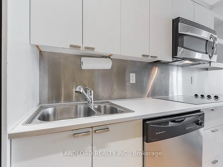 111 Elizabeth St #1620 — Photo 11