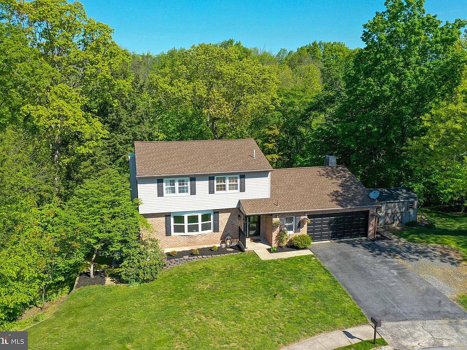 1st image of 6 Spruce Ct