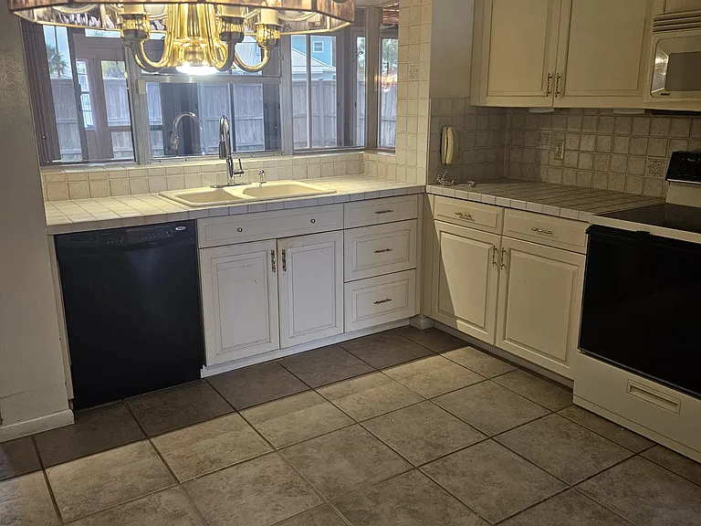 1760 Sandbar Dr — Photo 4