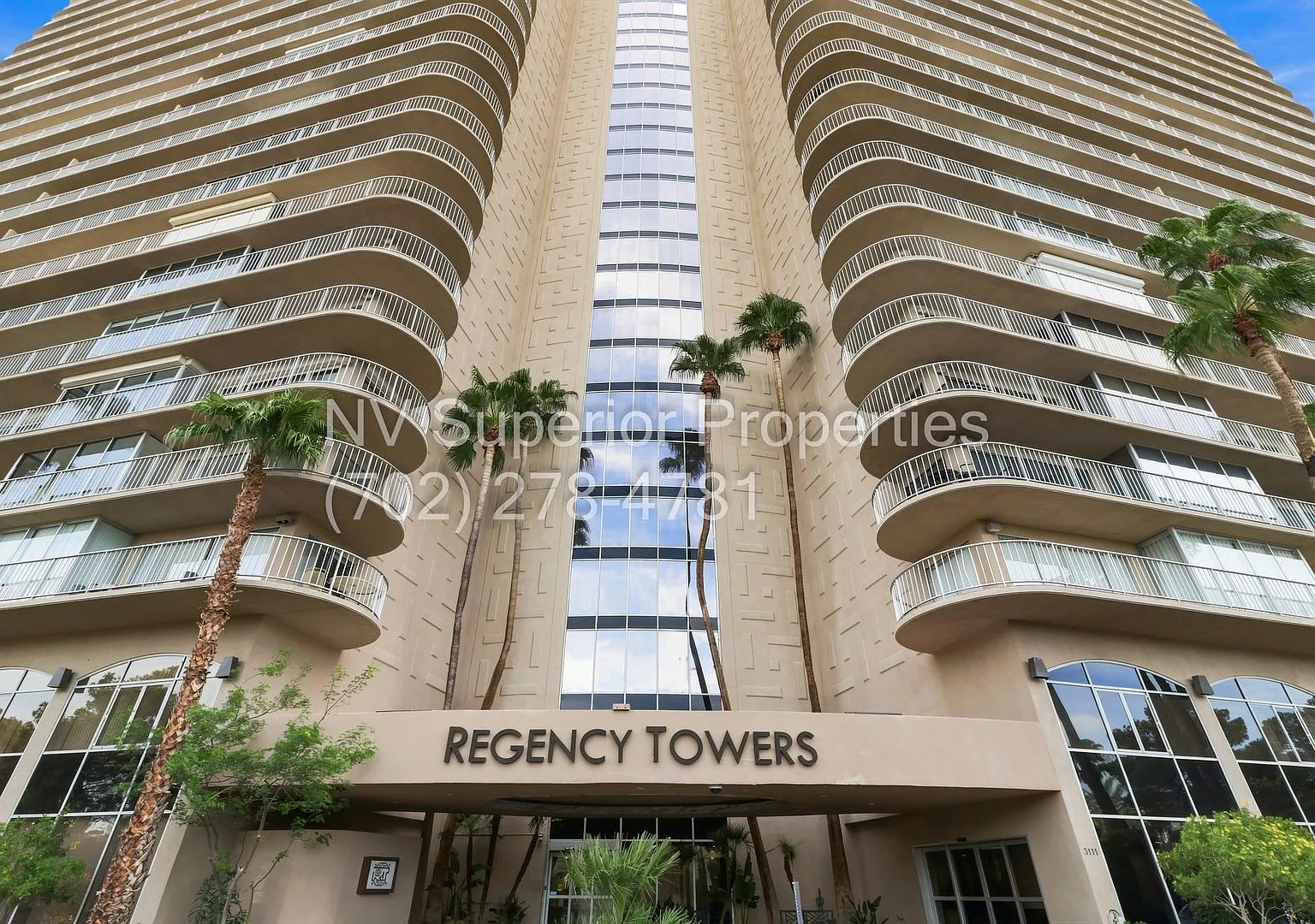 SE!! Regency Towers Guard Gated!! Remodeled!! No Carpet!! Close to Strip and Covention Center!! — Photo 2