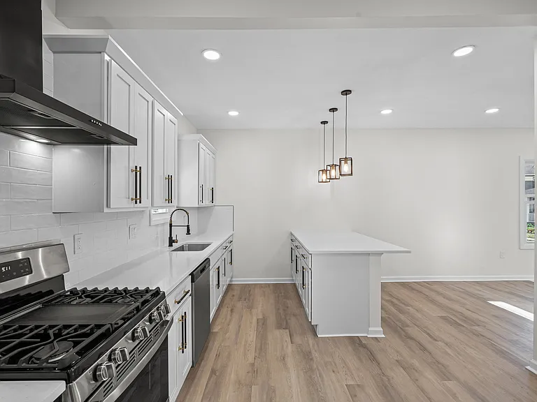 12028 Wade Park Ave — Photo 16