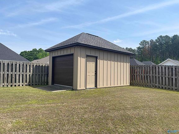 5th image of 169 Glen Oaks Cir