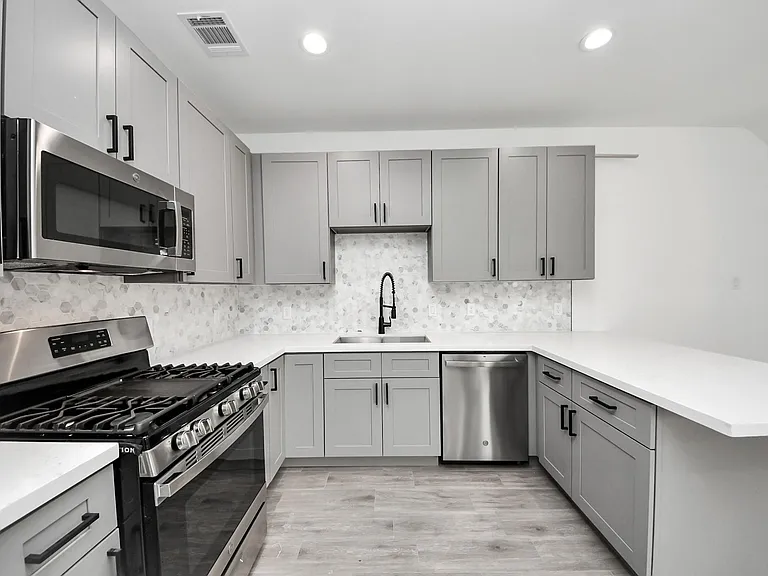 7412 Carver Rd #B — Photo 5