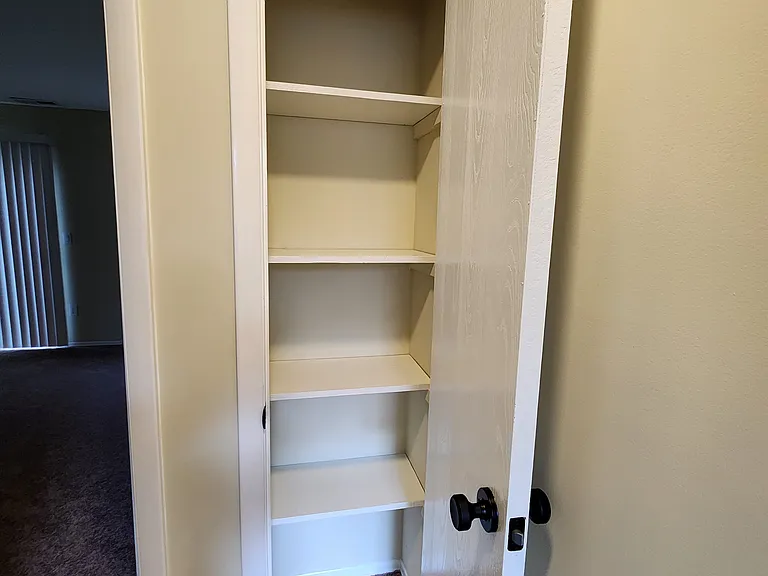60 Wolfpit Ave #1B — Photo 5