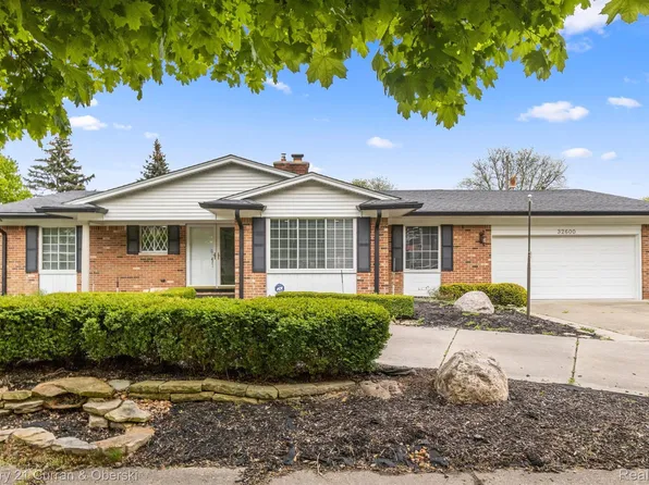 32600 Northampton Dr, Warren, MI 48093