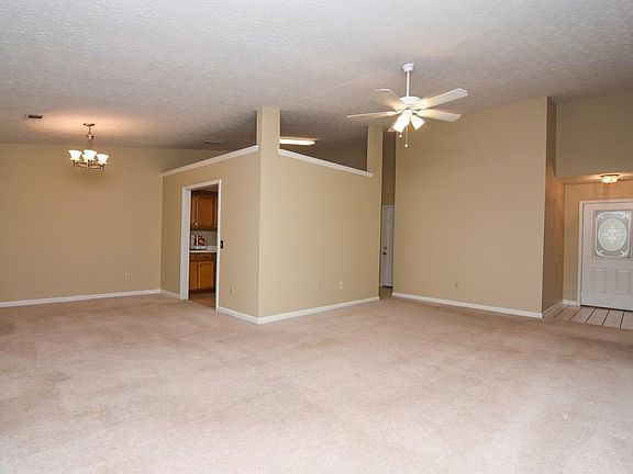 3rd image of 440 Paris Dr