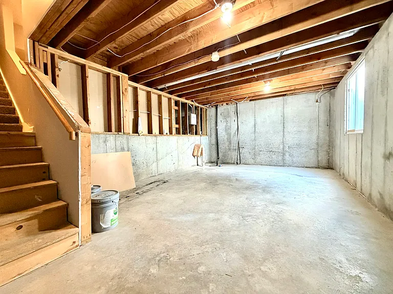224 N Hedge Ln — Photo 25