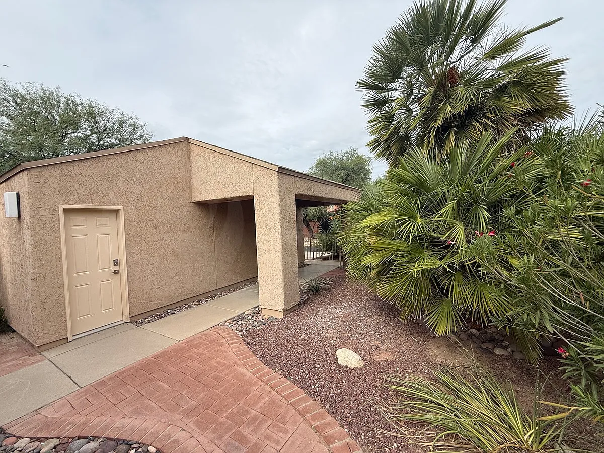 3 bed, 2.0 bath, 1475 sqft, $2,600 — Photo 4