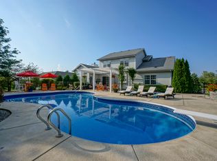 N67W13529 Daylily Dr, Menomonee Falls, WI 53051