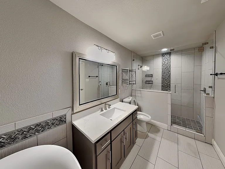 2828 Livingston Ave — Photo 10