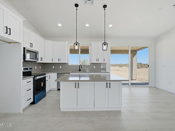 3rd image of 34136 W PIONEER Street