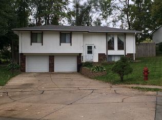 16 Elmwood Cir, Glenwood, IA 51534