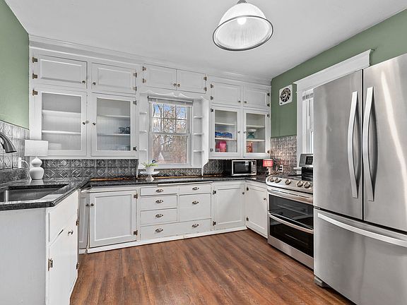 4th image of 303 N Outagamie St