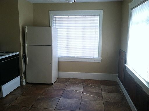 2nd image of 830 Maplehurst Ct APT 8
