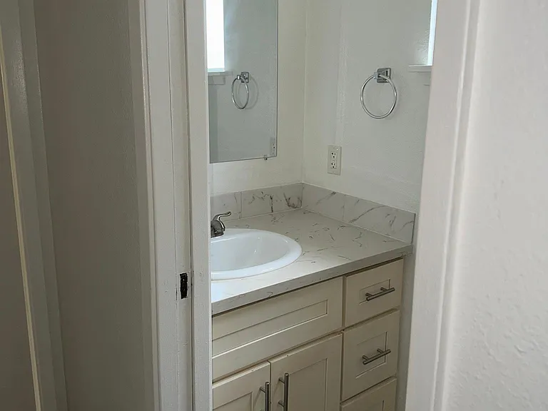 1109 S Woodlawn St #1 — Photo 1