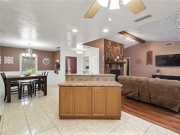 5th image of 5879 Crest Ln