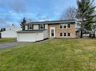 874 Independence Dr, Webster, NY 14580
