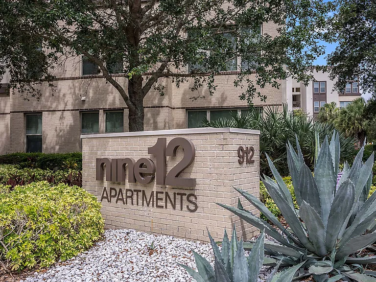Nine12 Gateway Apartments — Photo 28