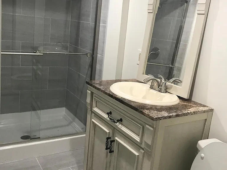 Remodeled 2nd full bathroom