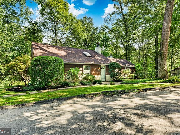 3rd image of 729 Timber Ln