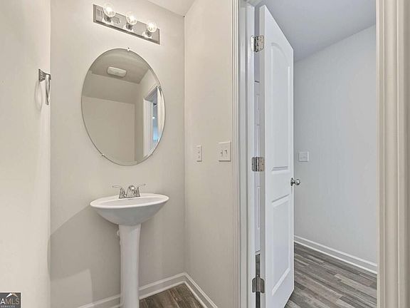 4th image of 418 Jada Ln