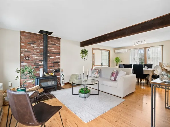 34 Maple Rd, Westford, MA 01886