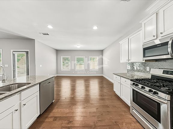 3rd image of 1150 Victoria Walk Ln