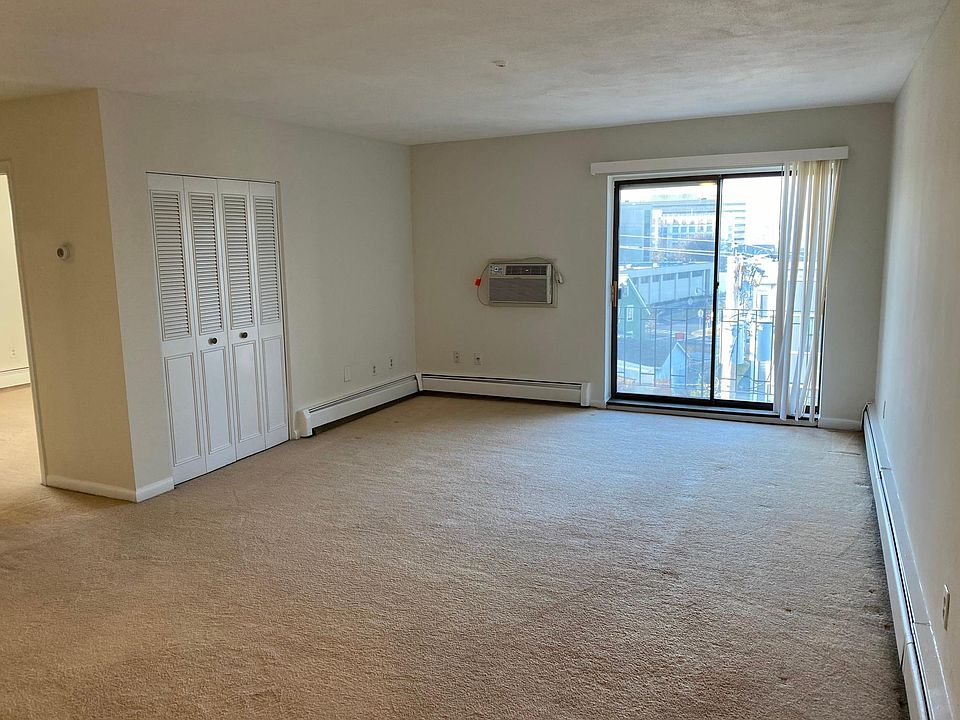 2nd image of 148 Newbury Ave Floor 4-405