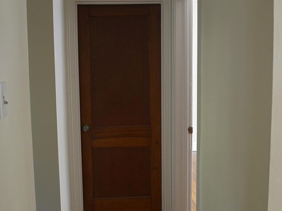 2nd image of 808 W 49th St