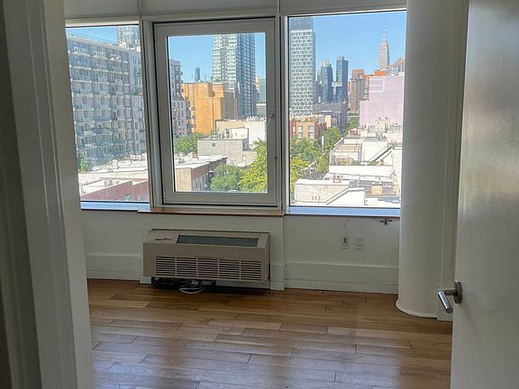 3rd image of 1017 Jackson Ave APT 6B