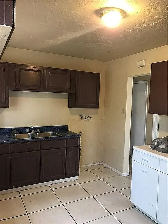 3 bed, 1064 sqft, $1,400 — Photo 2