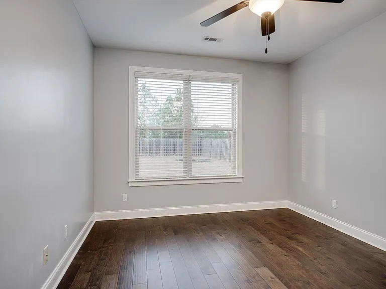 8647 Crenshaw Dr — Photo 17