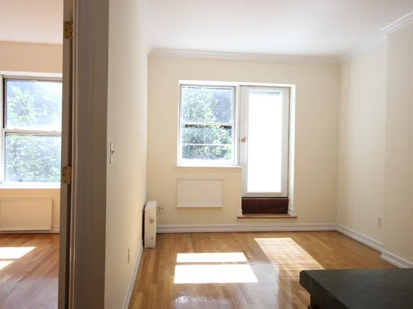 315 West 82nd Street image 1 of 7