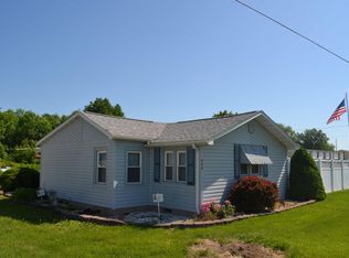 433 Walnut Hill Rd, Centralia, IL 62801