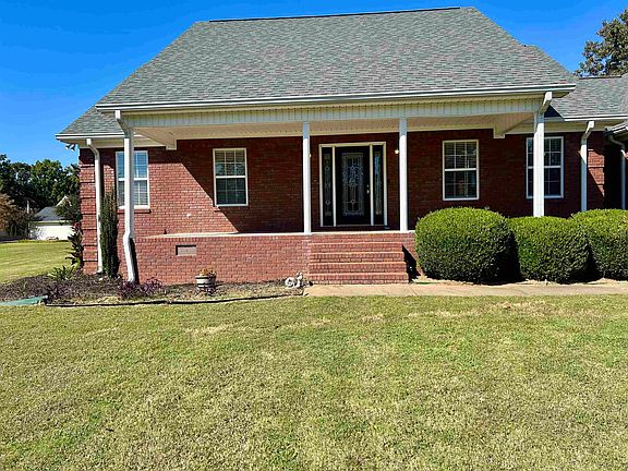 3rd image of 305 Erica Dr