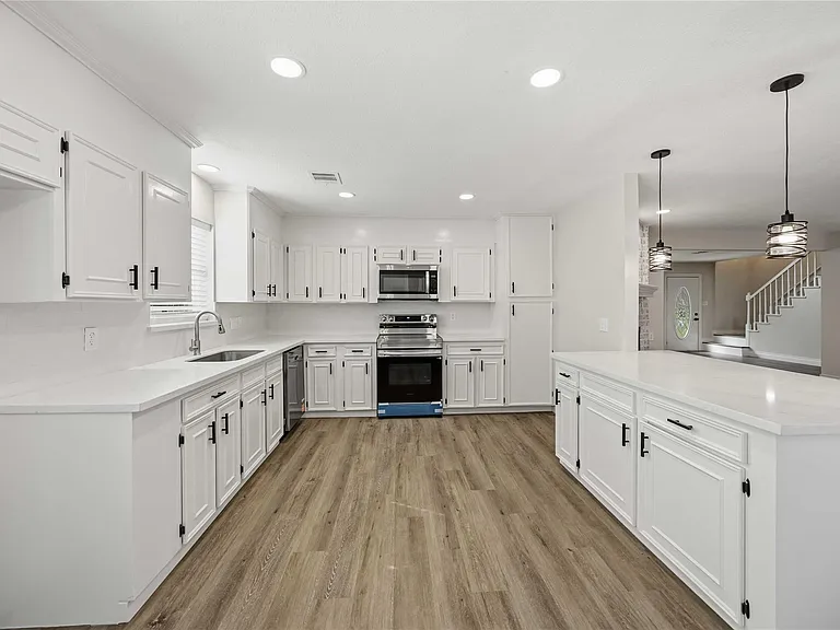 5702 Old Lodge Dr — Photo 10
