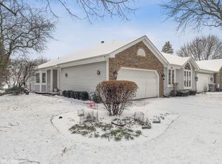 277 Governors Ln, Elgin, IL 60123