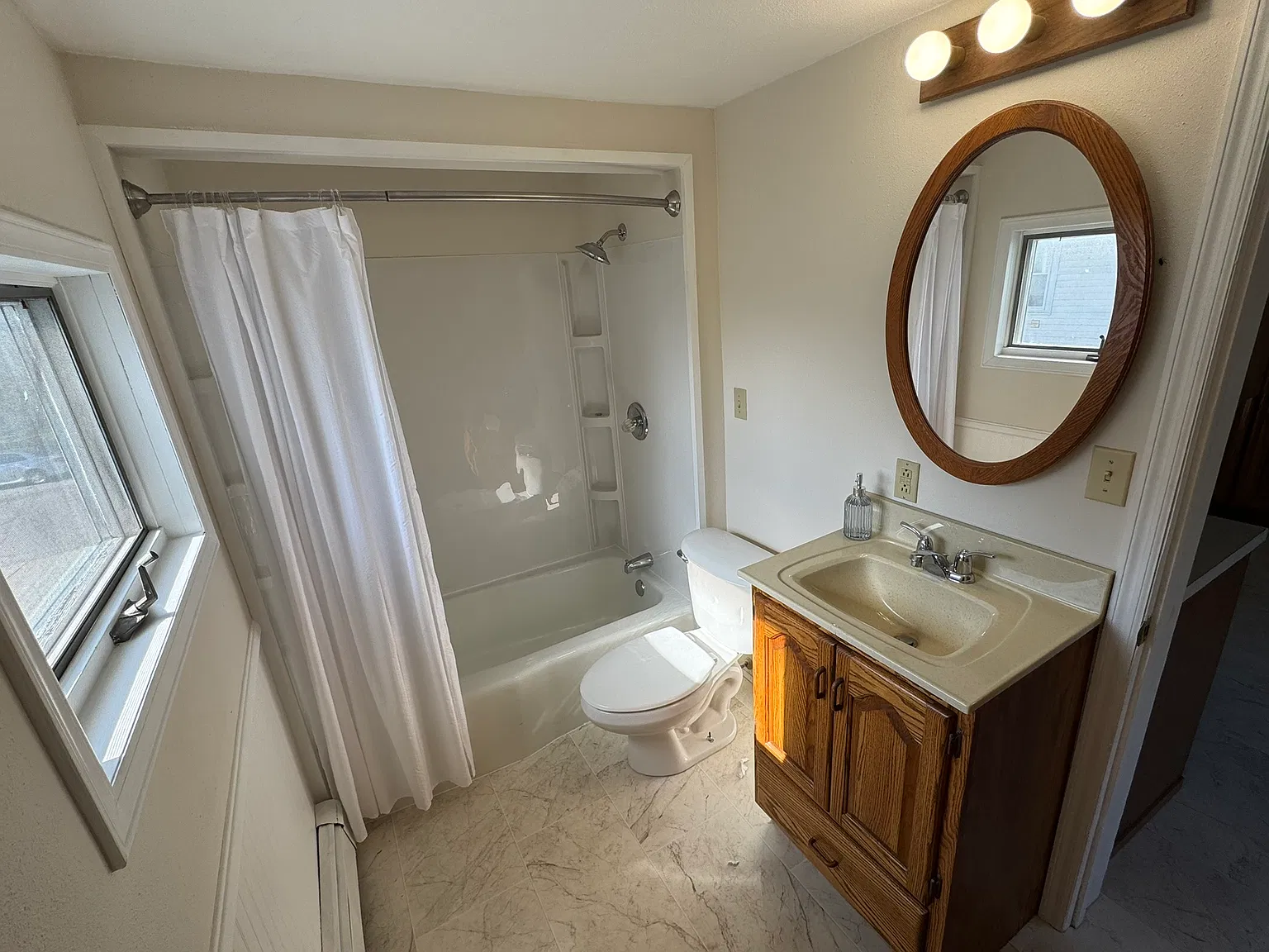 2 bed, 950 sqft, $1,200 — Photo 2