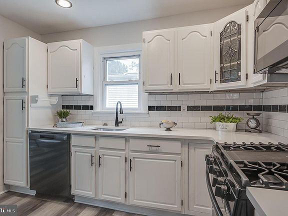 3rd image of 103 E Maiden Ln