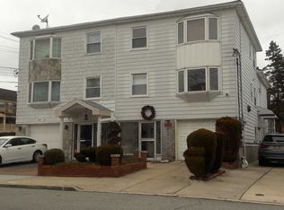 20841 15th Rd, Bayside, NY 11360