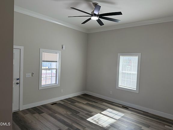 5th image of 718 Clark St