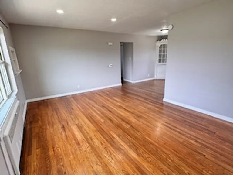 1660 St Joseph Blvd — Photo 11