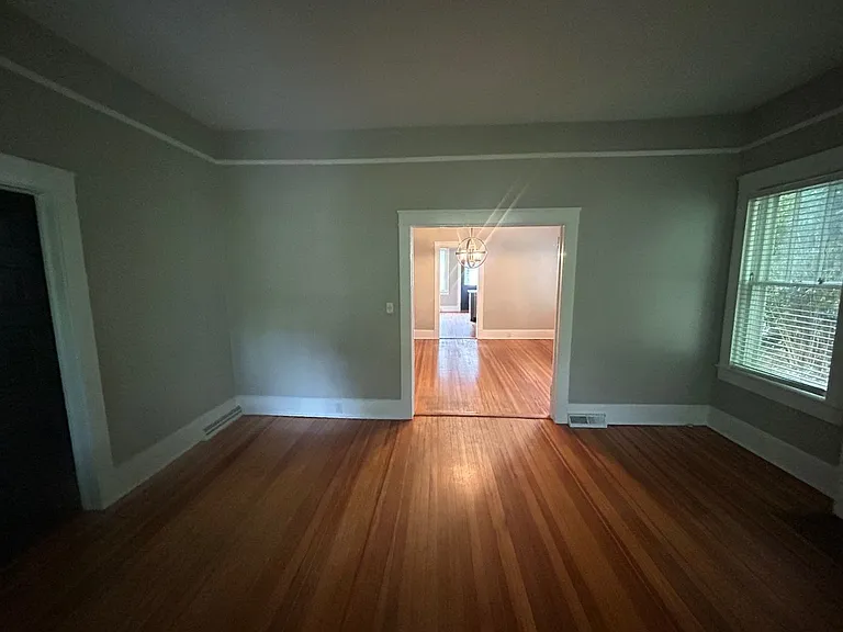 2827 Wilmot Ave — Photo 11