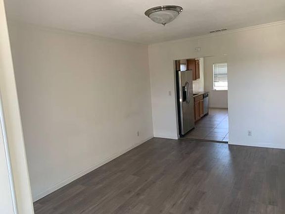 3rd image of 989 Mills Ave #987