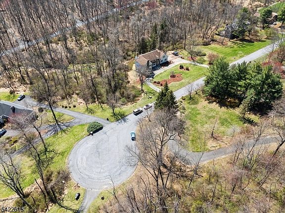 3rd image of 13 Bridge Hollow Rd