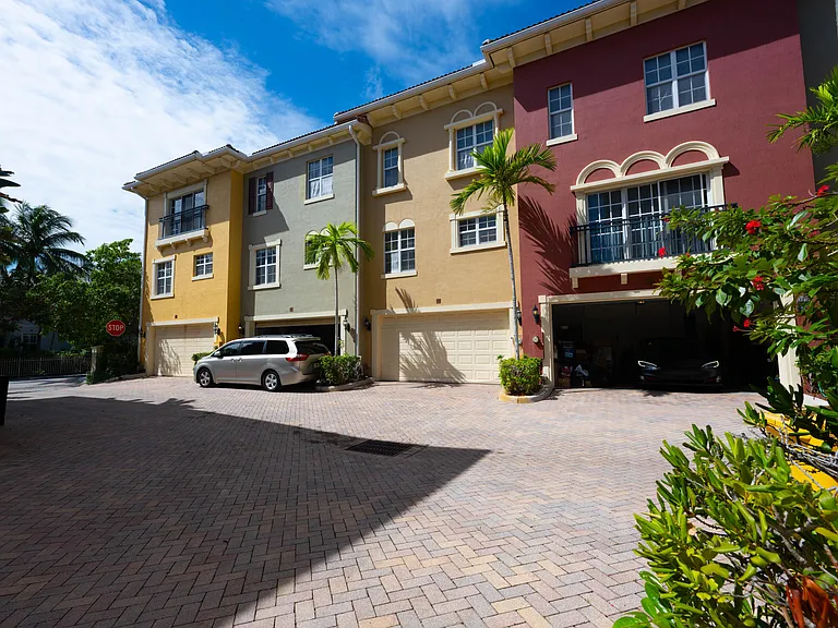 530 S Federal Hwy #8 — Photo 4