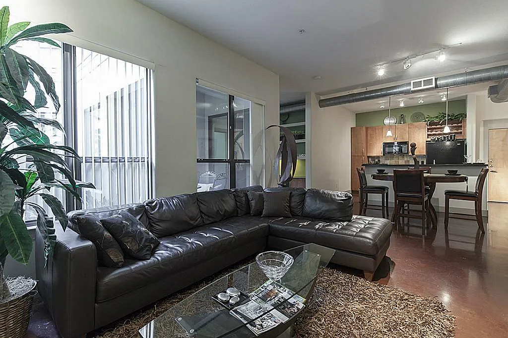 2 bed, 1342 sqft, $3,200 — Photo 1