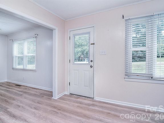 5th image of 135 Oak Grove Rd